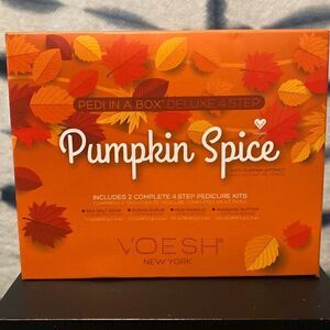 Voesh New York pumpkin spice pedi in a box